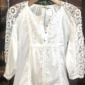 Lucy and Laurel stunning white lace top S : S